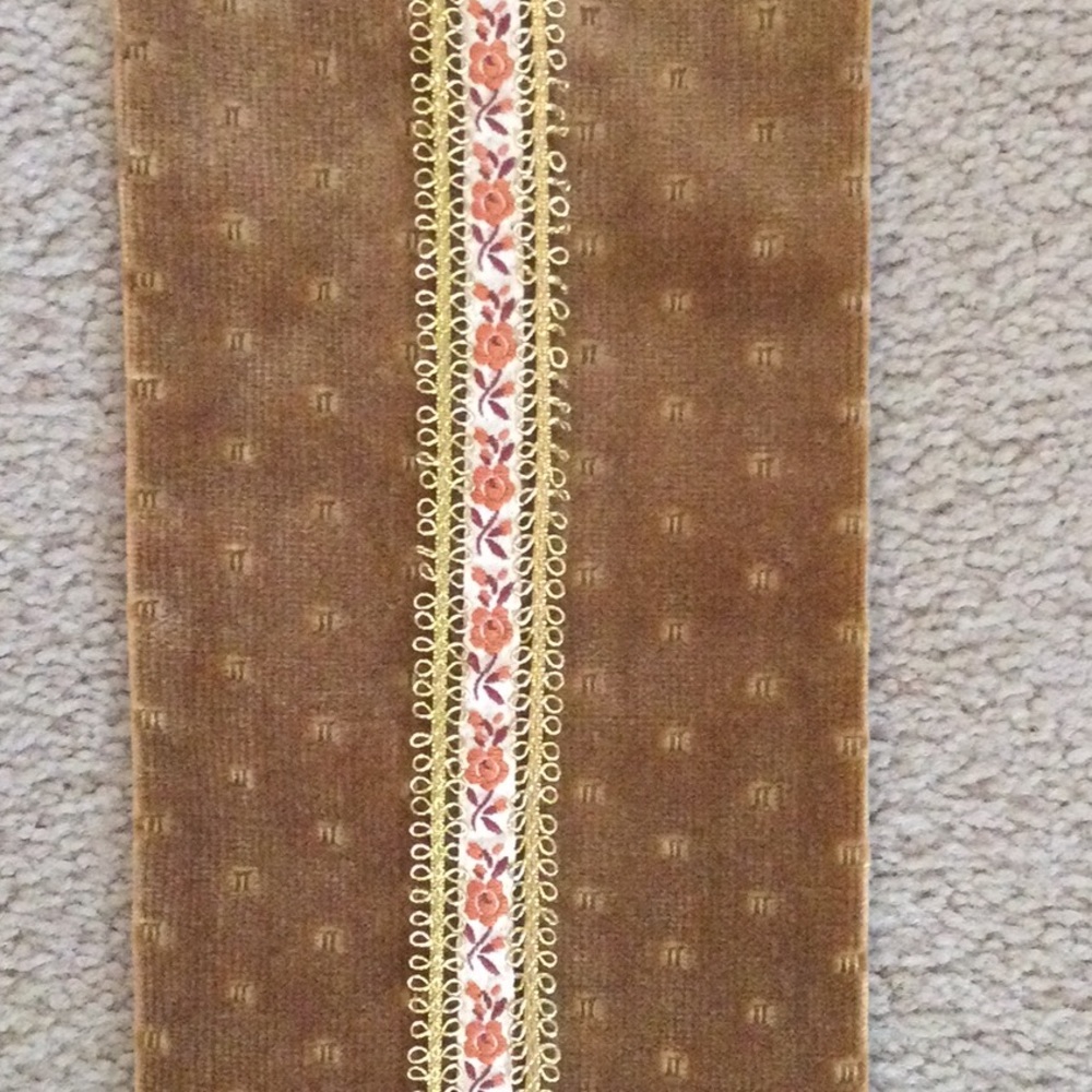 Velvet wall hanging - Picture 3 of 5